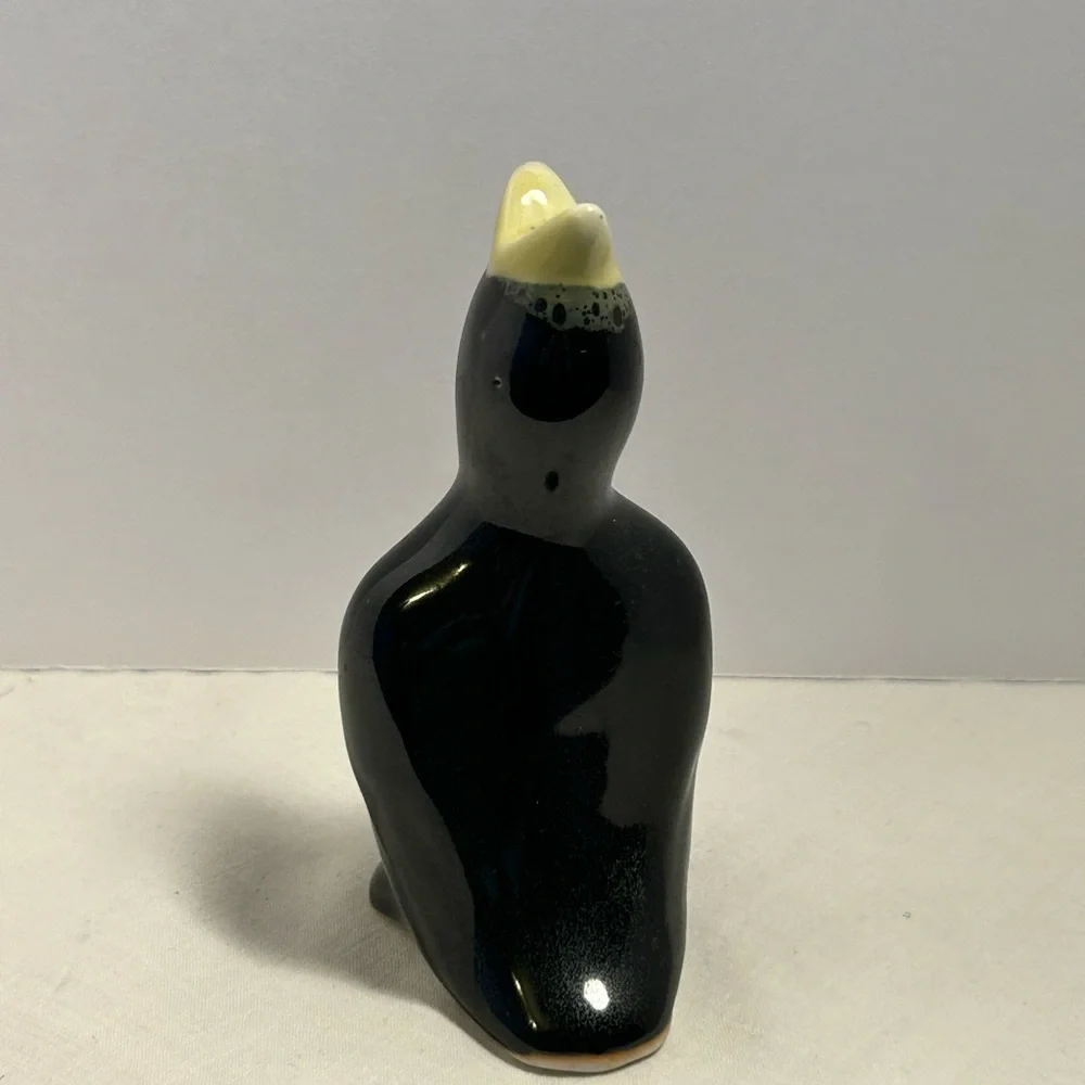 Vintage Venting Pie Bird Black with Yellow‎ Beak MCM